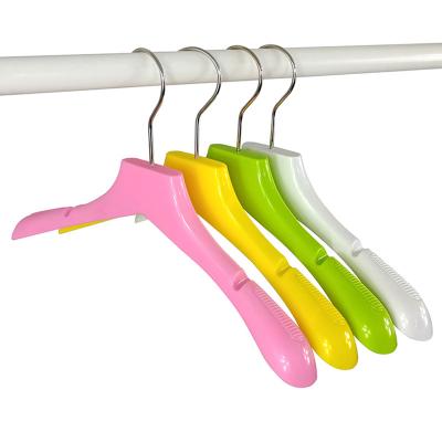 China KABEEN Wholesale Price 0 To 12 Years Baby Kids Color Plastic Cloth Chain Hanger Anti-Slip With Panty Clips for sale