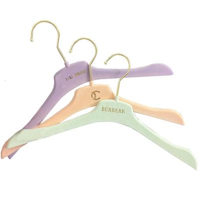 China Multi-Functional/ABS/ECO Space Saving Plastic Hangers Anti Slip Velvet Pants Clothes Hangers Outlet Brand Friendly Heavy Duty Slim Wholesale Custom Logo for sale