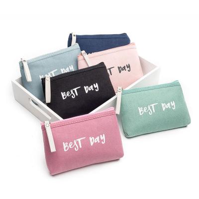 China Multi-function Bolsas de Maquillaje Large Capacity Letter Printed Canvas Make Up Bag Zipper Girl Makeup Bag Female Portable Travel Makeup Case for sale