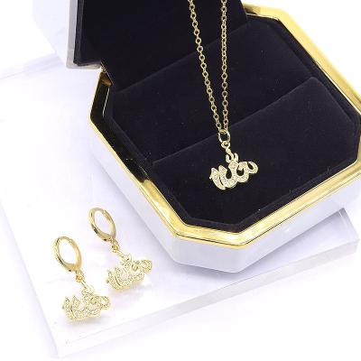 China Metal CLASSIC Multilayer Letter Fashion Pendant Necklace with Cuban Link Chain Jewelry Set for sale