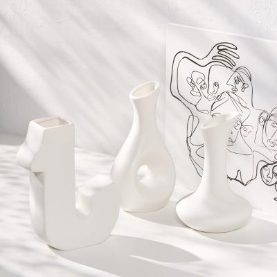 China Modern Irregular Ceramic Flower Single Art Wedding Vase Creative Ceramic Vases for sale