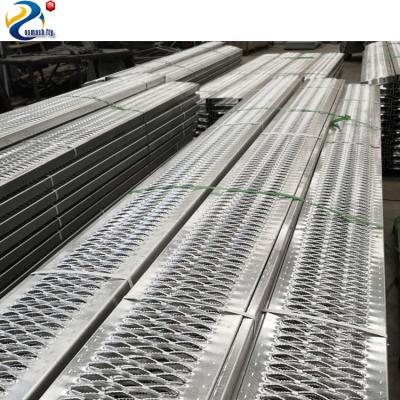 China Online Shopping Perforated Non Slip Plain Weave Plate Or Perforated Metal Diamond Roof Walkway for sale