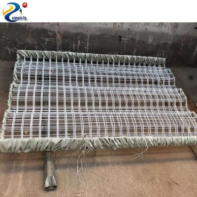 China Customized welded plain weave wire mesh fence pvc coated steel mesh fence for guarden yard fence for sale