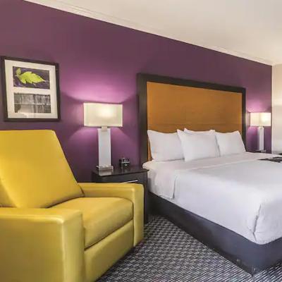 China The Traditional Quinta Inn and Suite Hotel Furniture and Package from Casegood for sale