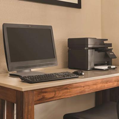 China The traditional hotel lobby business center workstation with quartz stone surface in country inn and suites for sale