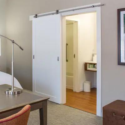 China Modern White Painted Shaker Barn Door for Hampton Inn Bathroom and Cabinet for sale