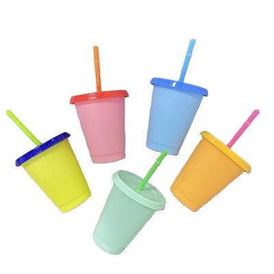 China 480ML Sustainable Plastic Color Change Tumbler Discoloration Changing Color Cold Cup With Lid And Straw for sale