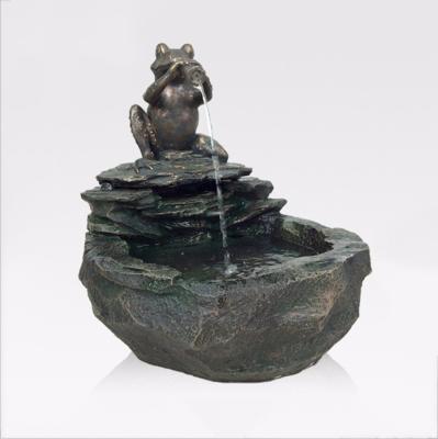 China Pet Water Fountain Decoration Garden Statue Pet Resin Frog Water Fountain With Led for sale