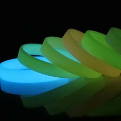 China For XMZJ Promotion Glow Custom Wristband, Glow To Dark Silicone Wristband With Your Own Logo for sale