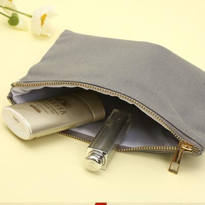 China Reusable Luxury Custom Zipper Travel Zipper Pouch Bag Black Beauty Professional Cosmetic Pouch Bag Makeup Bag Closure for sale