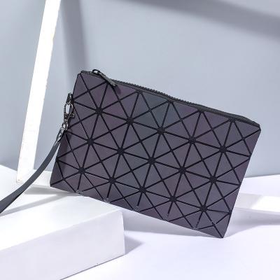 China 2021 New Styles Geometric Pattern Laser Geometry Pattern Luminous C Wallet For Ladies Women for sale