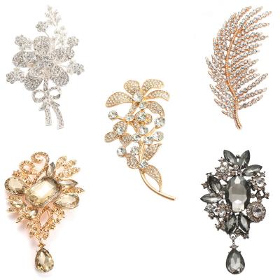 China High Quality Metal Diamond Pearl Brooches Women Sweaters Custom Didamao Gold Silver Jewelry Pin for sale