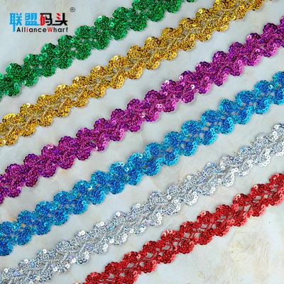 China Sustainable Fashion Design Twist Sequin Saree Border Laces Trim Crafts Gold And Silver Silk Lace Ribbons For Handmade DIY Fabric Decoration for sale