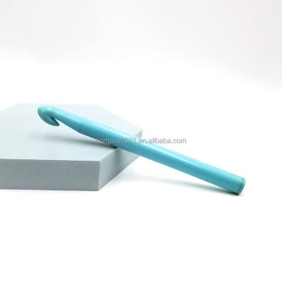 China 15mm Large Plastic Crochet Hook Tool Knitting Extra Wide Knitted Scarf Hand Hook for sale