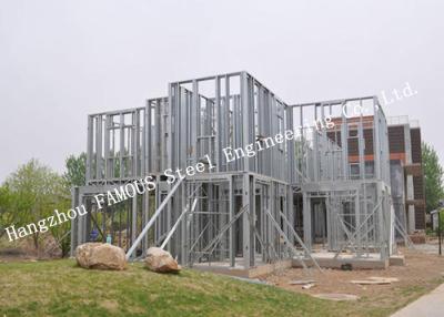 China Chalet de acero de la luz prefabricada de Q235b con los sistemas del revestimiento para la casa residencial en venta