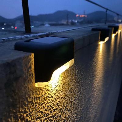 China Theme Park Amazon Hot Selling Decoration Colorful White Warm Fence Landscape Lighting Waterproof LED Solar Fence Light for sale