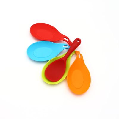 China Silicon Kitchen Accessories Hot Sale Silicone Soup Spoon Red Blue Yellow Orange Rest for sale