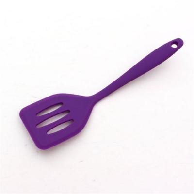 China Sustainable Kitchen Utensils Non Stick Heat Resistant Purple Silicone Slotted Turner for sale