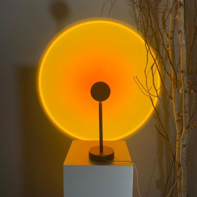 China 2021 Modern Most Trendy Fashion Custom Mood Lighting Luxury Usb Table Lamp Table Lamp for sale