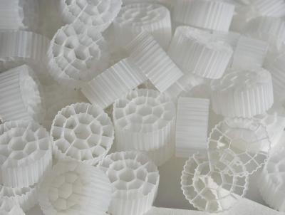 China HDPE MBBR Biofilter Schwimmendes MBBR Medienmaterial Kunststofffiltermedien für Kläranlagen zu verkaufen