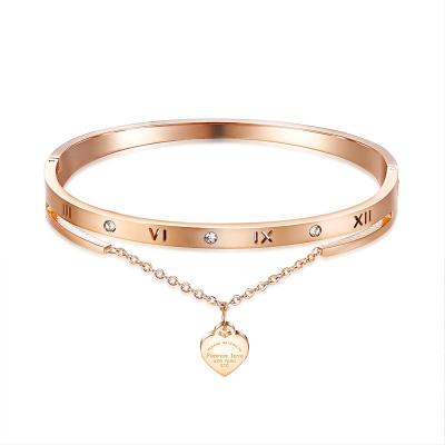 China Popular Minimalism Fashion 316L Stainless Steel Minimalist Engraved Heart Women's Bracelet for sale