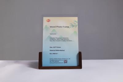 China Tabletop Sublimation Clear Photo Panel 6 Inch Acrylic Photo Frame With Wood Base zu verkaufen