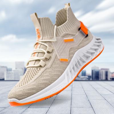 China 2021 New Fashion Designs Excellent Sweat-absorbent European Style Fly Knitted Mesh Sports Shoes For Men for sale