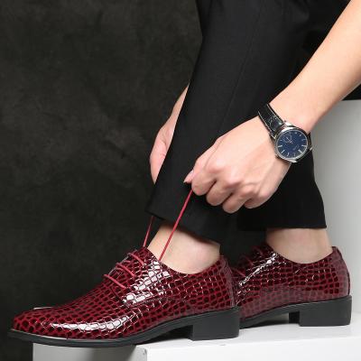 China Designer Men's Slip-on Running Shoes Genuine Leather Wholesale Business Office Anti-odor Stylish Men's Shoes for sale