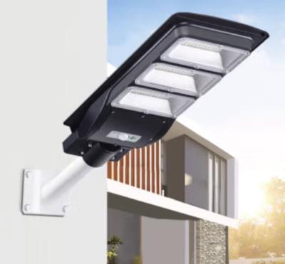 China ROAD high power solar led street lights smart motion sensor all in one solar street lights parking lot use for sale