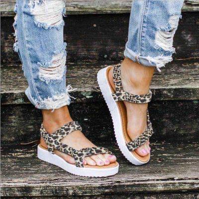 China New Summer 2021 Casual Sandals Quick-drying Women's Sandals Comfortable Flat Bottom Open Toe Beach Sandals for sale