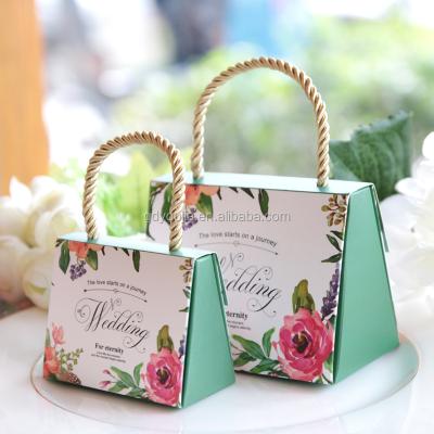 China Luxury Recycled Packaging Materials Wedding Paper Favor Gift Bag With Twisted Handle for sale