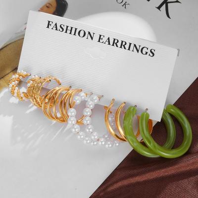 China KISSWIFE high quality jewelry gold pearl chain circle imitation earring set circle green acrylic earrings for sale