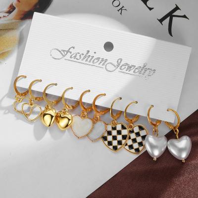 China KISSWIFE high quality jewelry gold love circle acrylic earrings beads black and white checker heart shape earring for sale