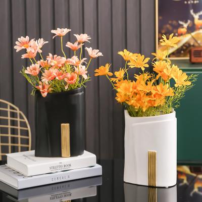 China Modern Home Decoration Art Deco Luxury Bottle Creative Porcelain Flower Vase Ceramic Living Room Vase for sale