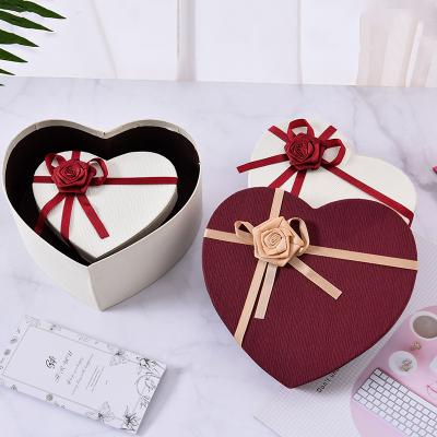 China Recyclable Luxury Paper Cardboard Heart Shaped Flower Boxes For Rose for sale