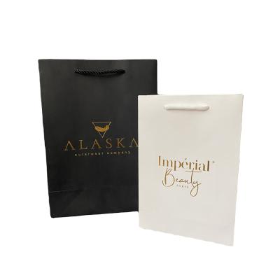 China High Quality Recyclable Paper Gift Bag Christmas Fashion Design Packaging Paper Bag for sale