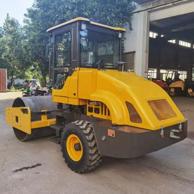 中国 Construction worksÂ   Factory Price 6TONS Roads Compactor Roller 5 Toner Single Drum Vibratory Roller OCR6000 販売のため