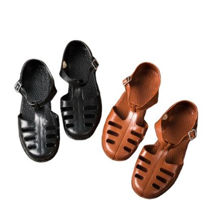 China Baotou new fashion summer fashion trend men's sandals plastic shoes antique work broc for sale