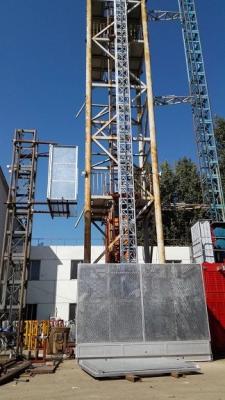 China Einzelne Mast-Baumaterial-Hebemaschine 21m/Min Exterior Construction Elevator zu verkaufen