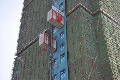 China VFD-Steuerung, heißes Bad galvanisierte Gebäudehebemaschine des Baus 2000kg, 0-40m/Min Passenger Material Hoist zu verkaufen