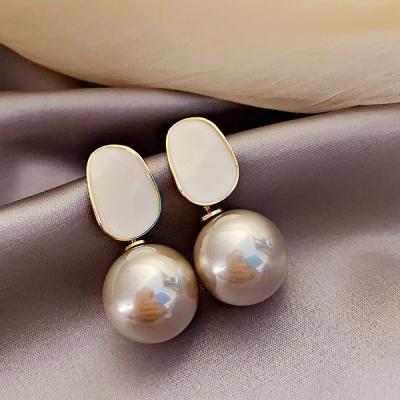 China Fashion CLASSIC Big Pearl Earrings Fashion Artificial Pearl Drop Earrings For Women Wholesale for sale