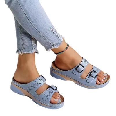 China Fashion trend 2022 summer ladies sandals fashion to casual flat shoes comfortable non-slip rubber soles for sale