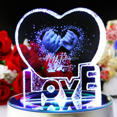 China Beautiful Europe Wedding Favors Heart Shape Love Crystal Photo Frame LED Light Transparent Crystal Photo Frame for sale