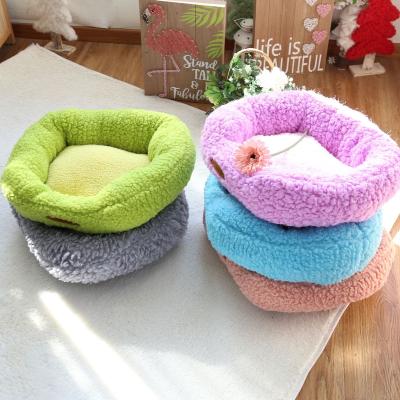 China Sustainable Hot Selling Hot Selling Comfy Square Hole Bed For Pet , Breathable Cashmere Short Kennel for sale