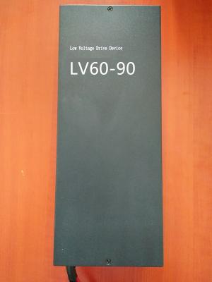 Chine Le propulseur noir de C.C de C.C en métal 380V 60-90 volts continu a entré l'augmentation dans la sortie 480-720VDC à vendre