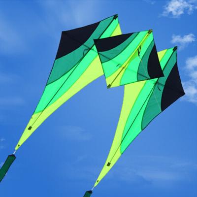 China Free Shipping Flying Nylon Walking Kite With Weifang 15m Tails With Single Handle Ripstop Nylon Fabric Power Kite Waterfall For Adults for sale