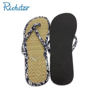 China 2019 novelty lightweight beach walk sandals women for straw mat insock for sale