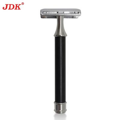 China Single Blade Double Edge Safety Razor With Long Natural Wood Handle for sale