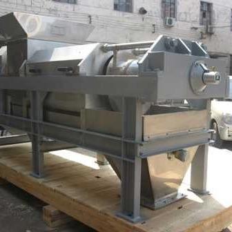 China 300mm Sludge Press Machine , 4.0m3/h Dewatering Screw Press Machine for sale