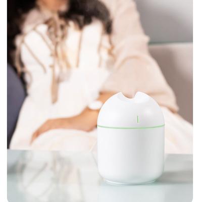 China Mini Portable Portable 250ml mini H2o Led Humidifier Spray Mist Aroma Essential Oil Diffuser Car Air Humidifiers for sale